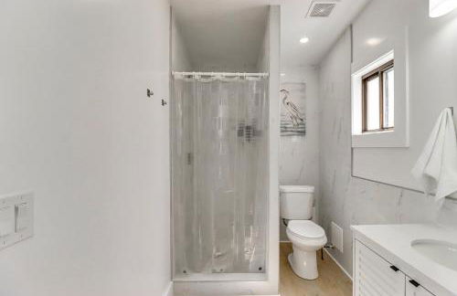 Waterfront Colonial Beach Studio with Boat Dock! - Foto 10