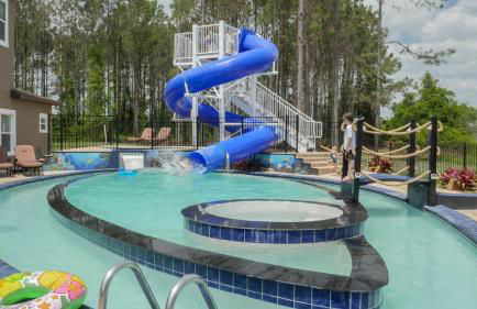 Lakefront Mansion on 10 Acres - Sleeps 15-45 - Foto 58