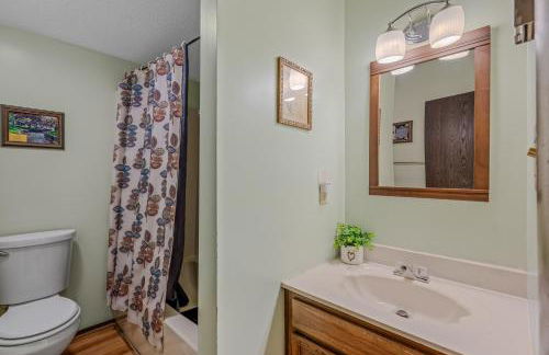 Fox Hollow - Hot Tub, Wifi, Pet Friendly, Screen Porch, Deck, Recreation Center, Pool Access, Golf Nearby, Hiking, Grill, Fireplace, King Bed - Foto 51