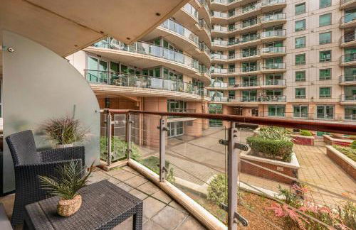 Riverside Apartments with Balcony, 1 Min Walk to Vauxhall Station - Foto 24