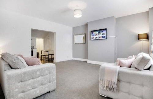 Elegantly 2-Bedroom in Ashington, Sleeps 3 - Photo 8