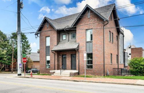 Luxury and Spacious Home with Private Garage and Fire Pit - Foto 5