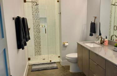 Upscale Modern Hill Country Home! Has it ALL! - Foto 33