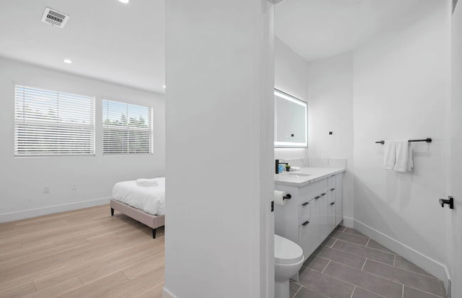 Not Affected by the Fire/modern 5BR Home With Full Amenities & Parking #2 - Foto 42