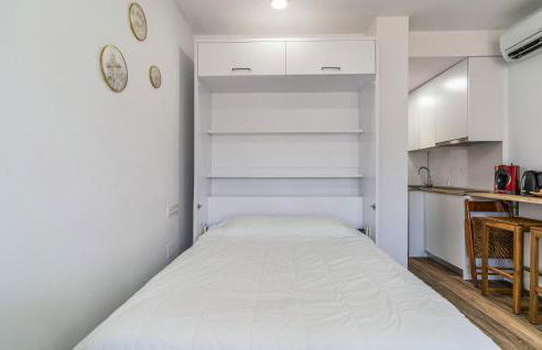 Beautiful Apartment In Málaga - Photo 14