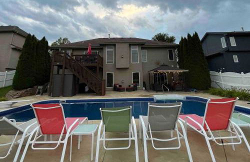 Spacious Pool House with tons of amenities! - Foto 42