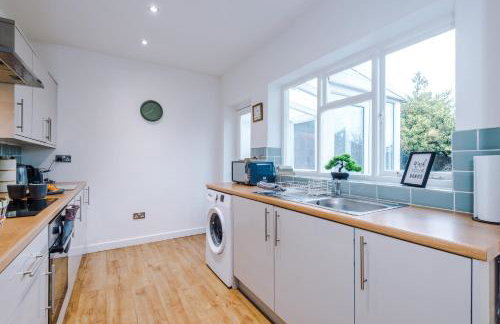 3BR Home Sleeps 6 Perfect for Short and Long Term Stays - Foto 11