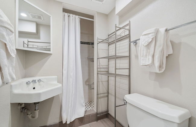 Charming Bungalow Next to CSU - Free Cruiser Bikes - Foto 13