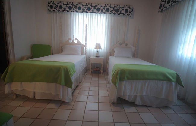 Kenwood Villa - Photo 9