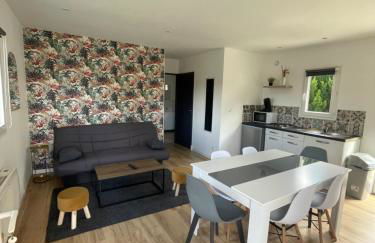 Les Chalets du Mancel : Chalet Lulu - Bouleries Jump - 24h du Mans - Foto 1