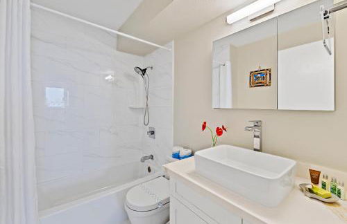 Stunning 1BR Ocean View Condo at Ilikai Marina - Foto 10