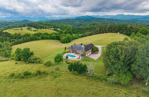 Luxury Getaway Home with Panoramic Views, Pool & Hot Tub! - Foto 57