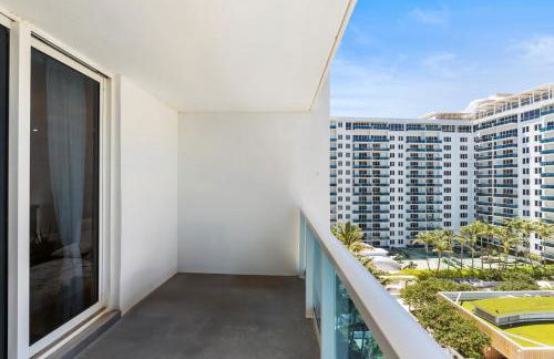 Amazing Ocean and 1 Hotel pool Views 2BR 3BA w Balcony - Foto 15