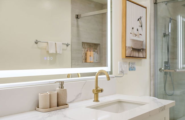 Modern Cozy Retreat Stylish Stay With Patio Parking - Foto 43