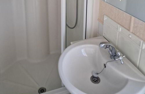 Caravan - Sleeps 4 - Pet Friendly - Parking - Foto 13