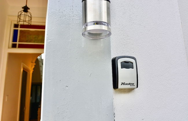 Captivating 3-bed House in Swansea Town Center - Photo 22