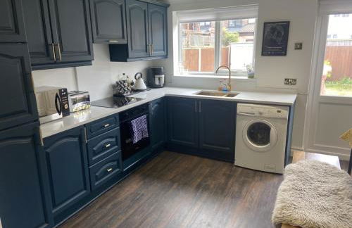 Lovely 2 Bed Full House By The Beach - Foto 3