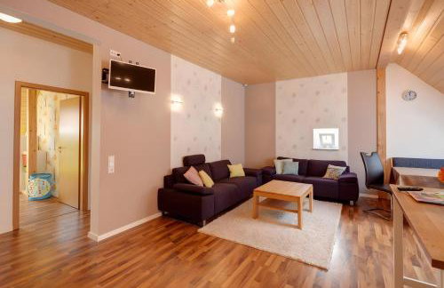 Hof in L i e b e s d o r f - Akelei - Photo 1