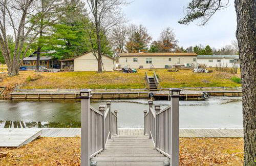 Canal-Front Cabin Dock and Fire Pit in New Lisbon - Foto 21