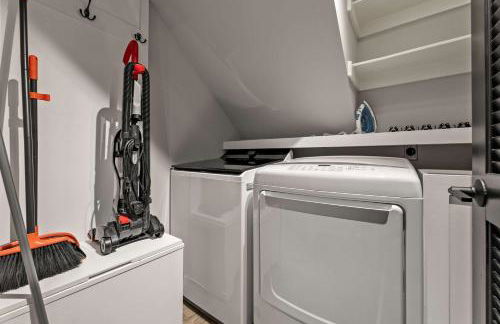 Gorgeous 6BR 3 5 Bth Home with Pool and Game Room - Photo 44