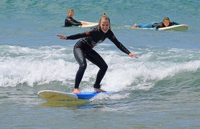 Curso de surf en la playa de Carcavelos - Foto 3