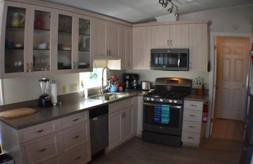 Pelican's Roost, Waterfront comfort at Venture Out - Foto 28