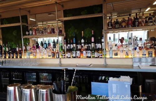 Elite Retreats 4U Lakeside Hot Tub Log Cabin with the fishing peg at Tattershall Lakes Park - Foto 80