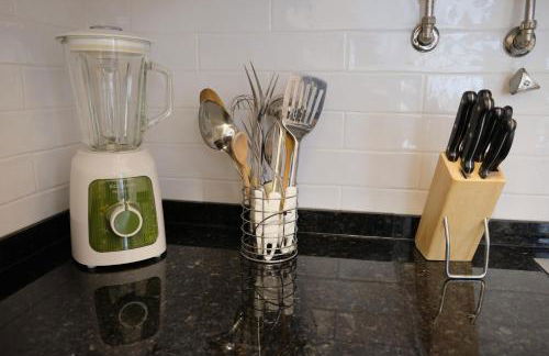 Peaceful & Spacious Apt with Parking & Queen Bed - Foto 12