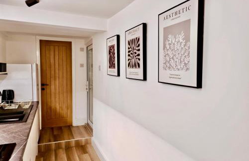 2-Bed Apartment - For Contractors & Business Travellers - Long Stays Welcome - Photo 53