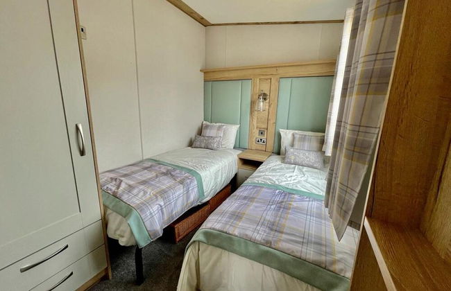 Prime Location 3-bed Chalet in Seal Bay, Selsey - Photo 4