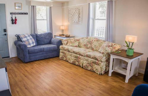 White Picket Fence - EV Charger! - Foto 12