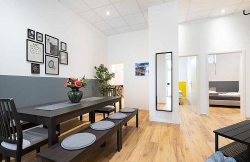 Big Central Apartment near Rotkreuzplatz with 3 BR for 12 PAX - Photo 1