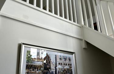 Charming King Bed Ensuite Studio in Peaceful West Challow - Photo 10