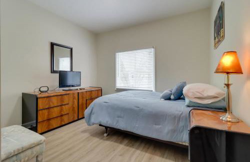 Modern Updates and Great Location! Detroit Duplex - Foto 14