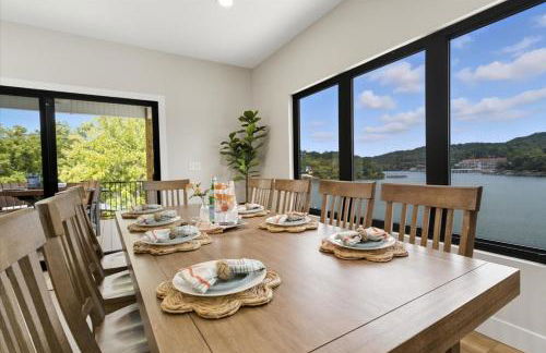 Modern Lakefront Escape | The Twelve - Foto 13