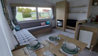 Woofles Luxury Caravan at Knaresborough Lido - Foto 1