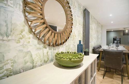 NEW! Luxurious Cottage in Durham by Stay With Us, Ideal for Large Groups & Families, Hot Tub, Sleeps 10! - Foto 48