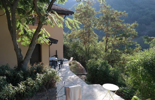 2-bed Borgo val di Taro Apt w/ Private Terrace - Foto 1