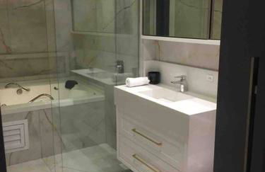 Sobrado com piscina, banheira e garagem coberta. - Foto 33