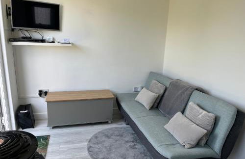 Beachy Vibes and Chill Times 2 bed chalet in Leysdown - Foto 6