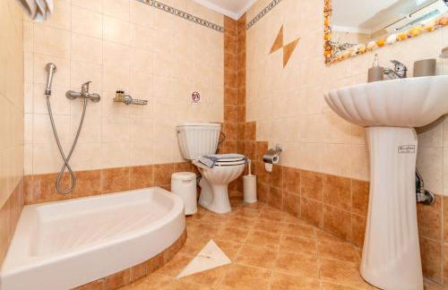 Annlexander - Photo 25