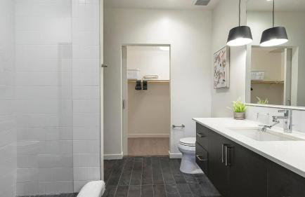 Landing Beautiful 2BD Gym Courtyard - Foto 40