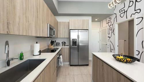 Luxury & Modern Condo in Design District with Pool - Foto 3, stove, toaster