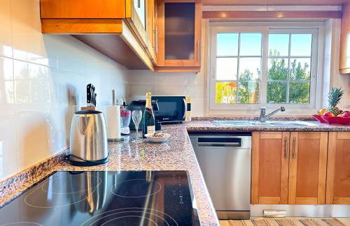 Balaia Poolside House with Sea View by BeCherish - Foto 21