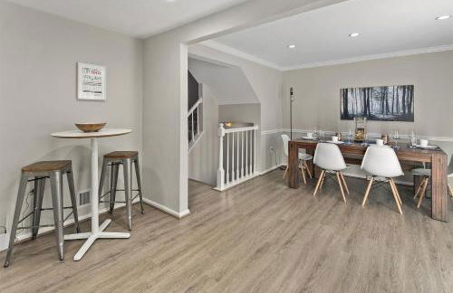 Luxury End Unit Townhome Just 40 Minutes from DC, Pet-Friendly, Privacy Fenced - Foto 9