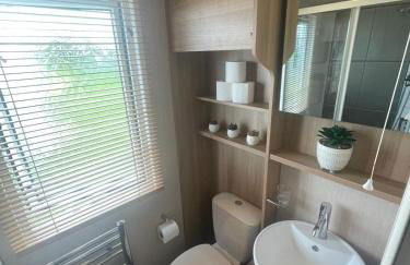 Millfields Holiday Park - Diamond Deluxe - Coastal Caravan Breaks - Foto 7