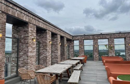Luxury Private Room with Living Area Wembley Stadium View - Photo 46