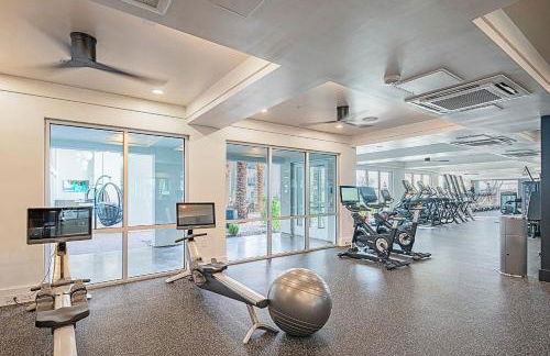 Near Mayo Clinic & Desert Ridge , Stay with Pool & Gym- S309 - Foto 65