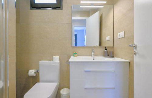 Brand New 2BR with Auto Check-In - Foto 13