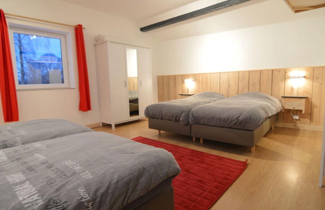 Sourbrodt Stay With Pool - Photo 8